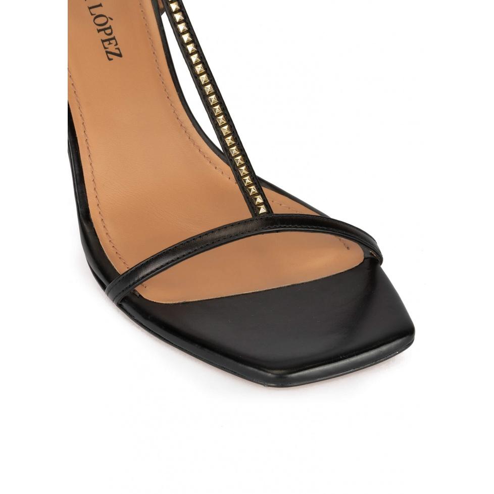 Pura López Sandalias Negras De Tacón Medio Con Tira En T