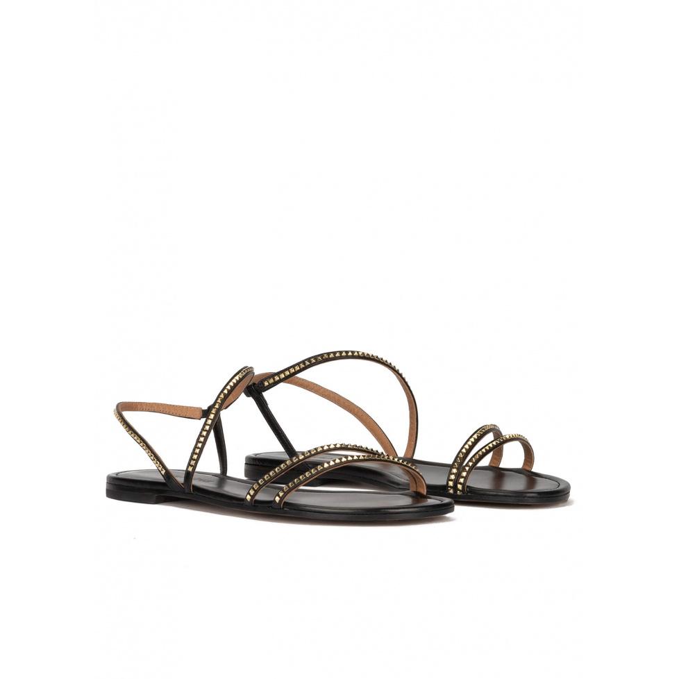 Pura López Sandalias Planas De Piel En Color Negro Con Tachas Doradas