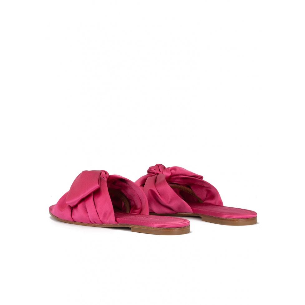 Pura López Sandalias Planas De Raso En Color Fucsia Con Detalle De Lazo