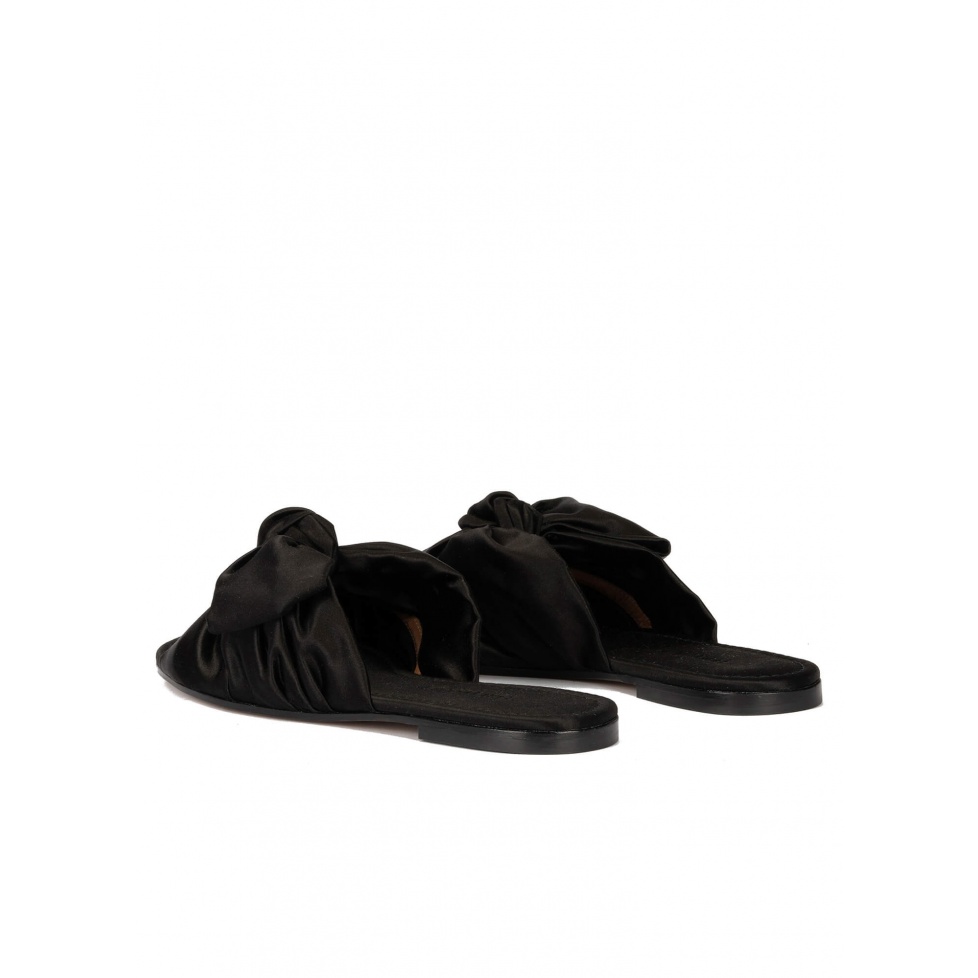 Pura López Sandalias Planas De Raso Negro Con Detalle De Lazo
