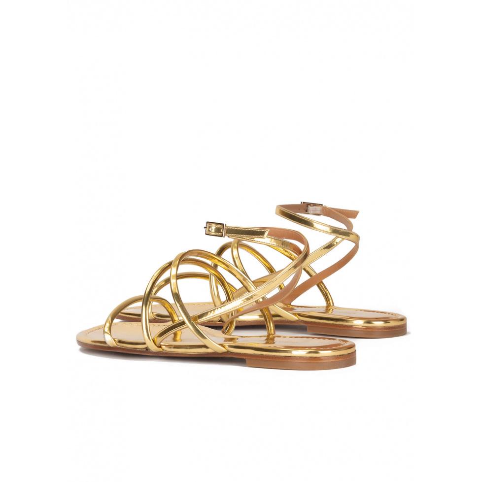 Pura López Sandalias Planas De Tiras En Piel Dorada Con Efecto Espejo
