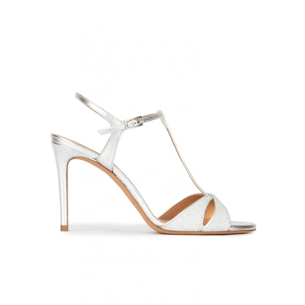 pura lópez Sandalias plateadas de tacón alto en glitter y piel metalizada