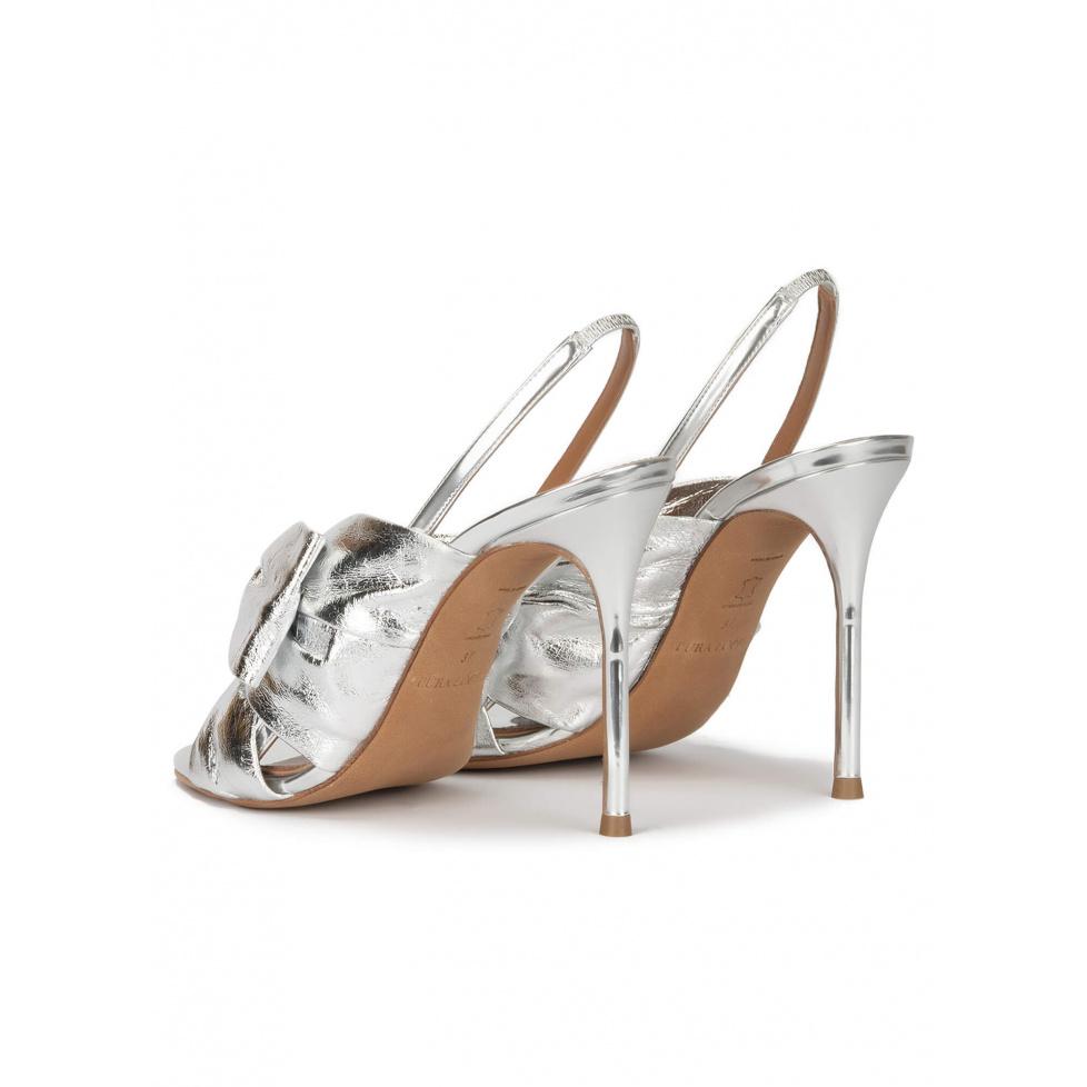 Pura López Sandalias Plateadas De Tacón Stiletto Con Adorno De Lazo