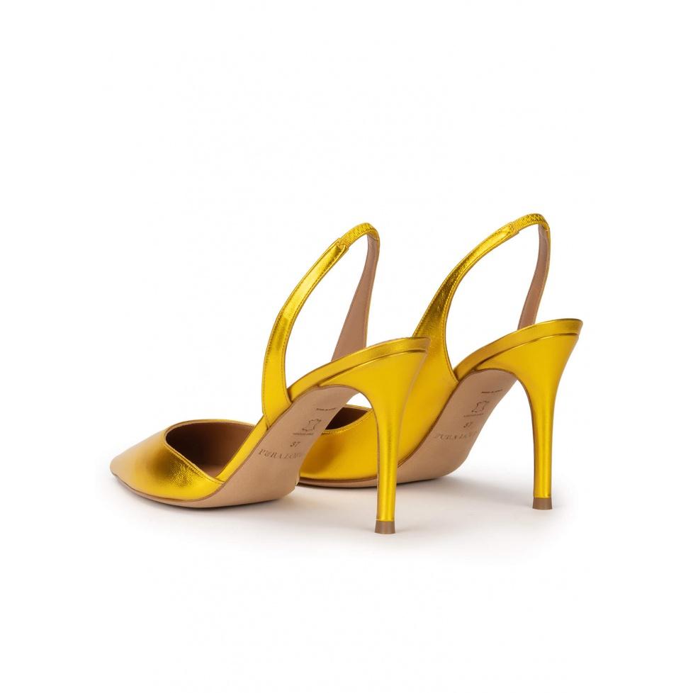 Pura López Zapatos Amarillos De Tacón Alto Y Punta Fina En Piel Metalizada