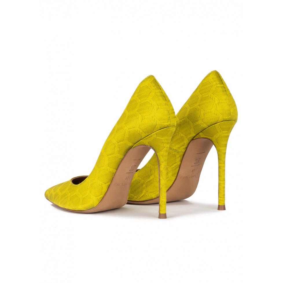 Pura López Zapatos De Punta Fina Y Tacón Stiletto En Tejido Verde Pistacho