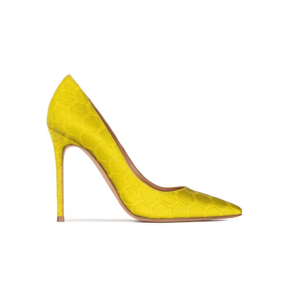 pura lópez Zapatos de punta fina y tacón stiletto en tejido verde pistacho