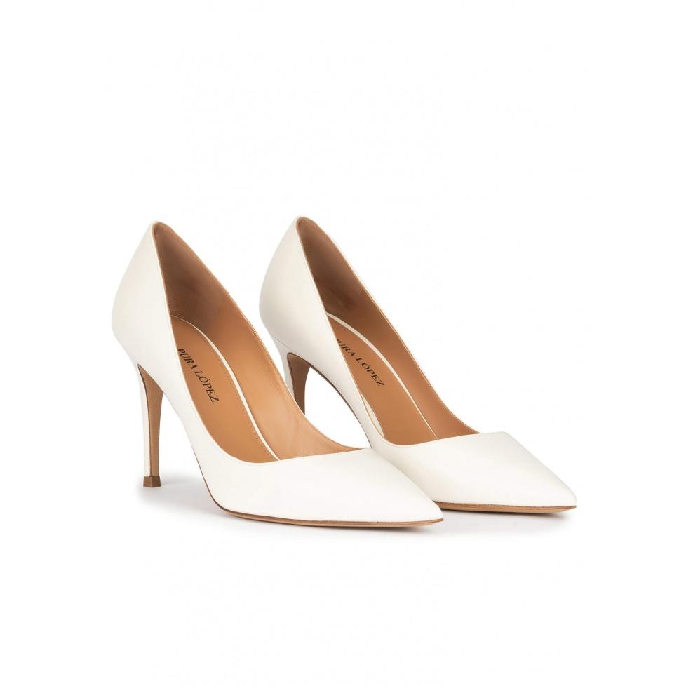 Pura López Zapatos De Puntera Afilada Y Tacón Stiletto En Piel Blanco Roto