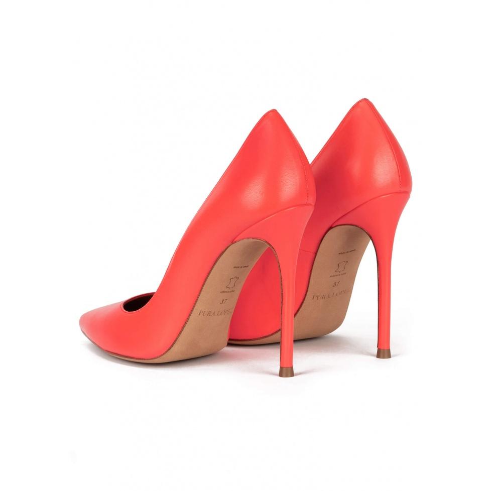 Pura López Zapatos De Salón Con Punta Afilada Y Tacón Stiletto En Piel Coral