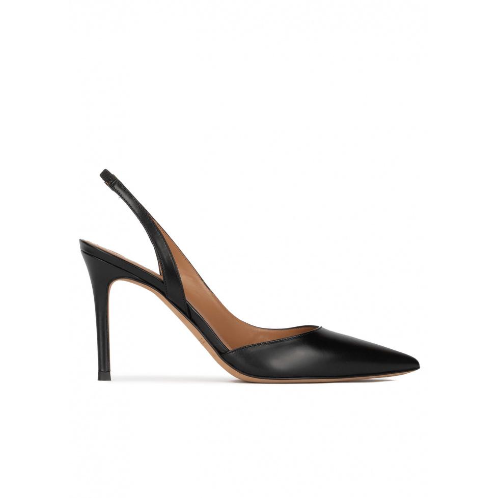 pura lópez Zapatos destalonados negros de piel con tacón alto y punta fina