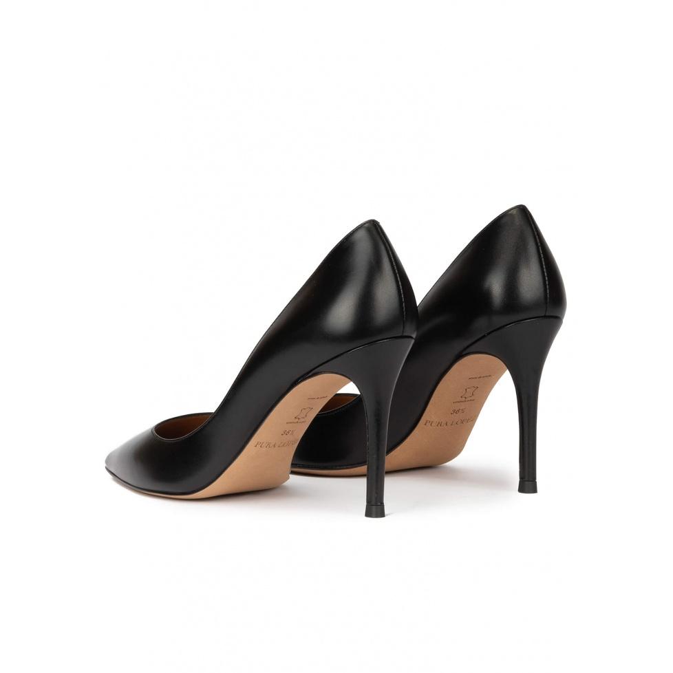 Pura López Zapatos Negros De Piel Con Tacón Alto Y Punta Fina