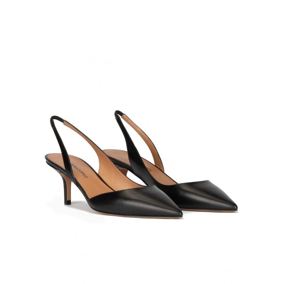 Pura López Zapatos Negros De Piel Con Tacón Medio Y Punta Fina