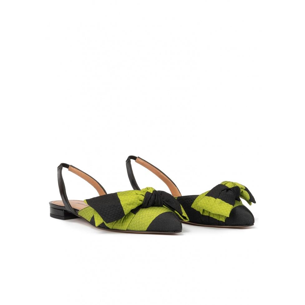 Pura López Zapatos Planos Destalonados De Punta Fina En Tejido Verde Y Negro