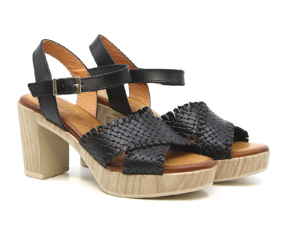 Raquel Perez RADIO 02