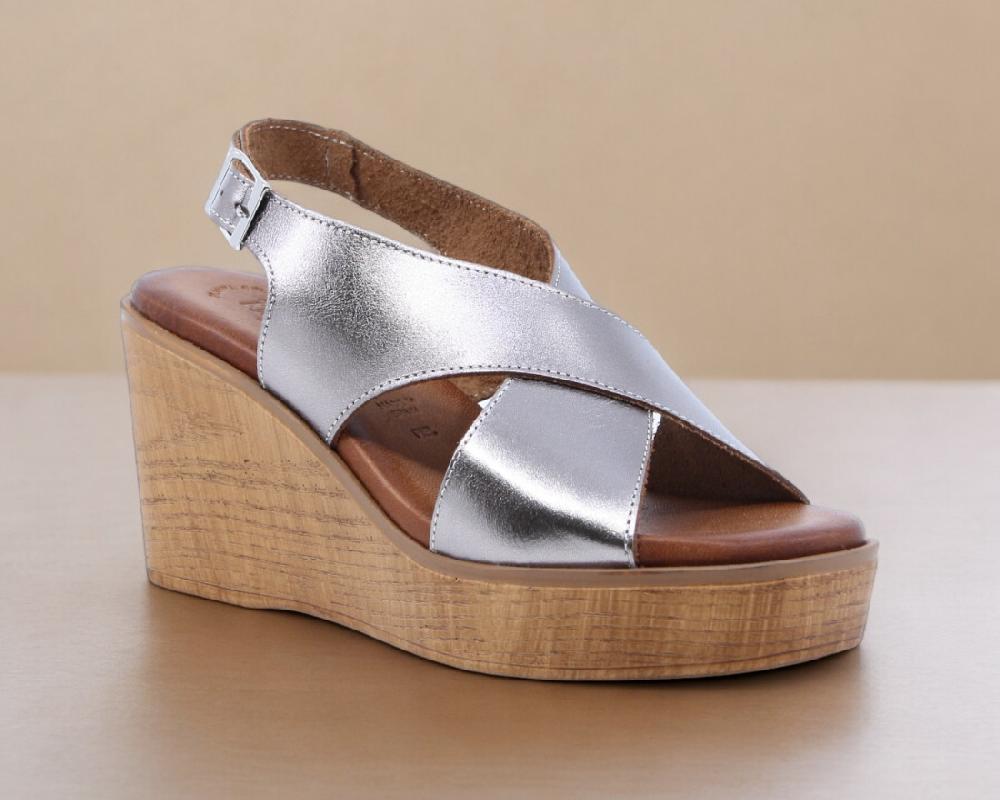 Raquel Perez Sandalia Cuña Moneda 02 Arena Metalizado Mujer