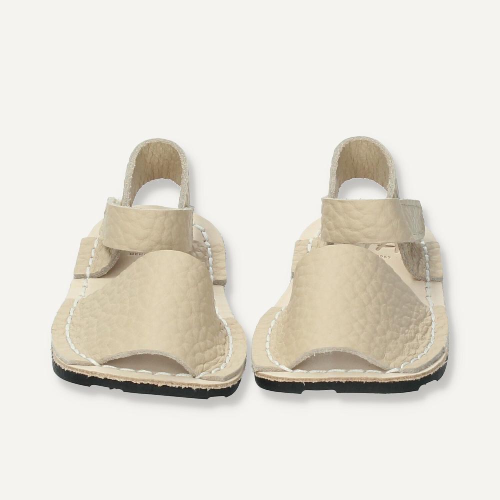 Ria Menorca Menorquina Minimalista Respetuosa Beige