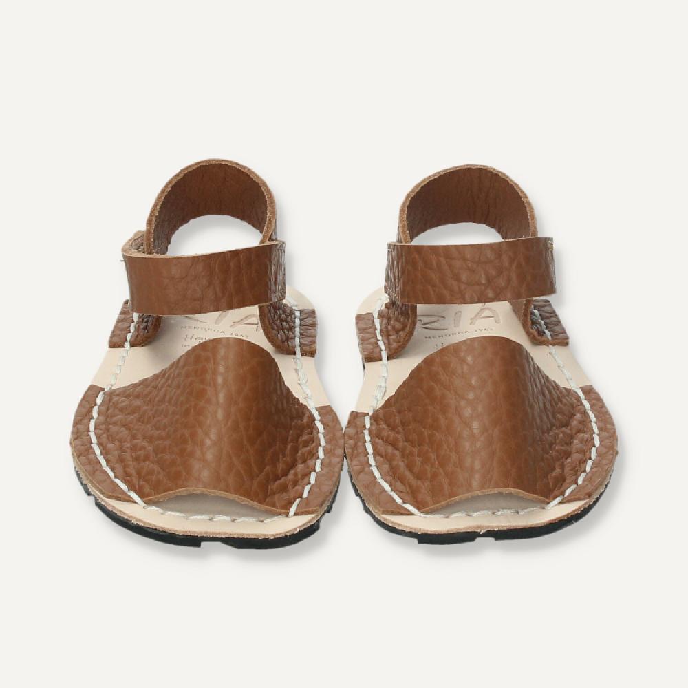 Ria Menorca Menorquina Minimalista Respetuosa Cuero