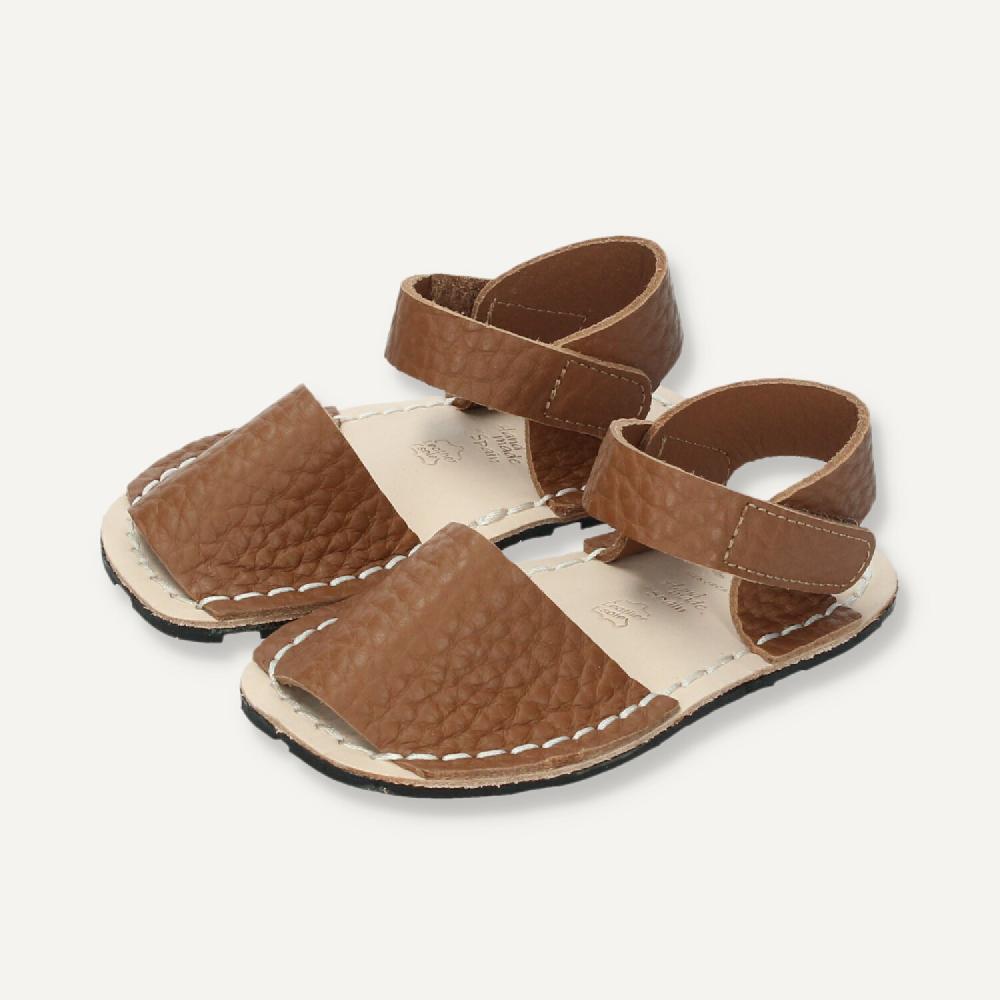 Ria Menorca Menorquina Minimalista Respetuosa Cuero