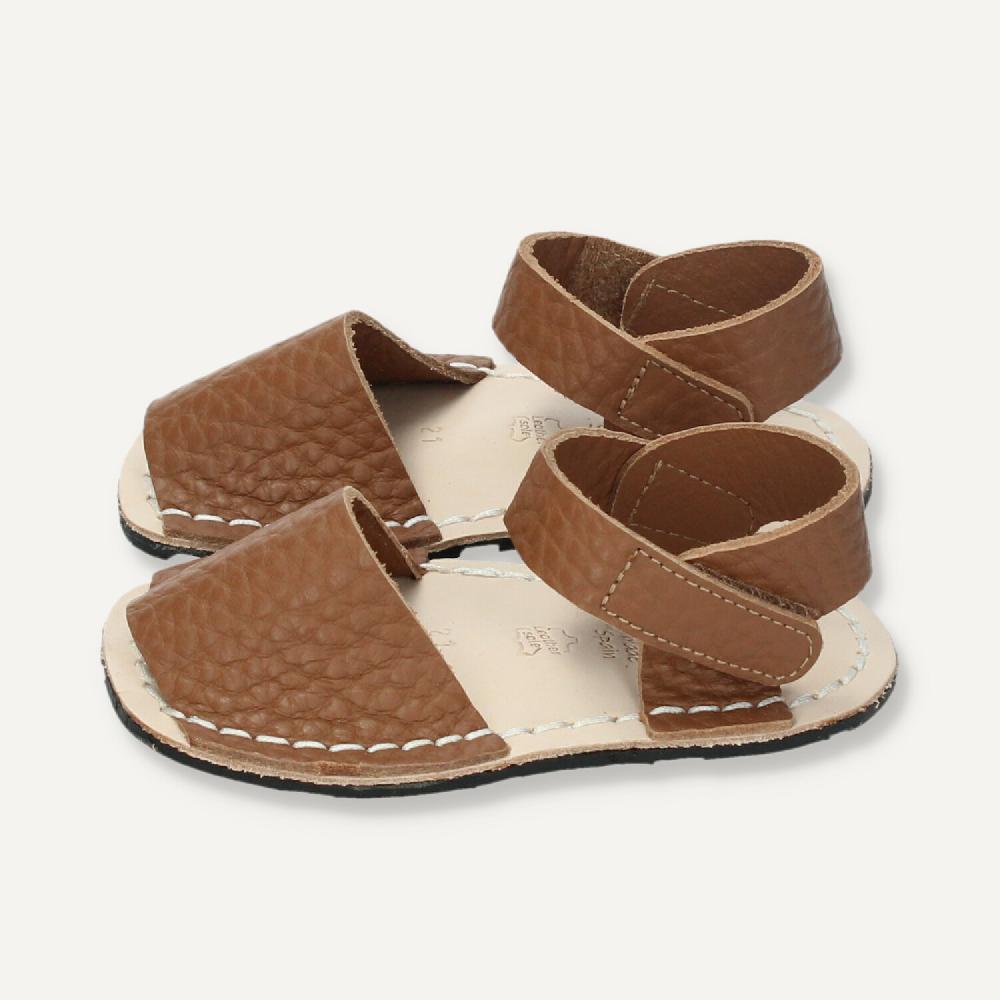 Ria Menorca Menorquina Minimalista Respetuosa Cuero