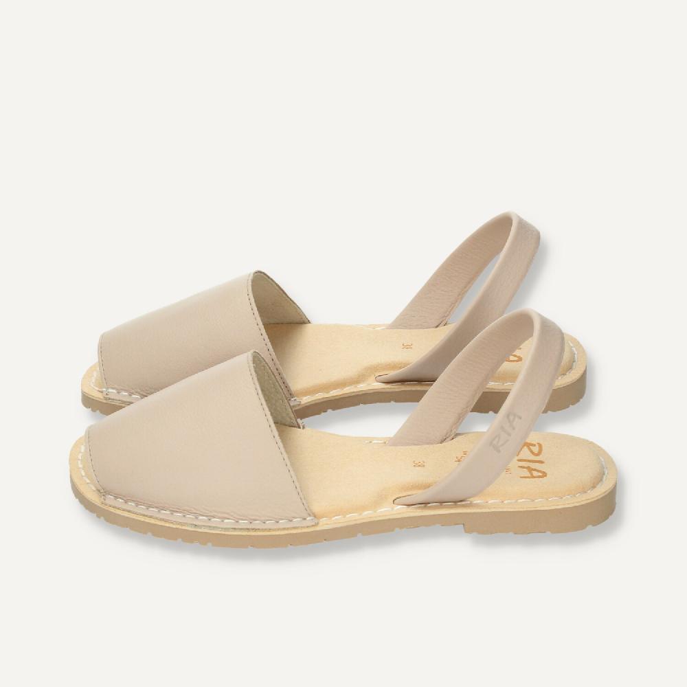 Ria Menorca Menorquina mujer acolchada Mallorca Arena