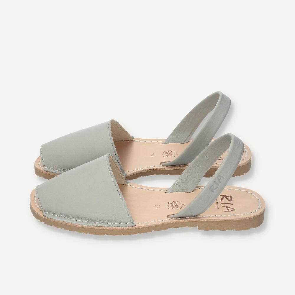 Ria Menorca Menorquina mujer Menorca Gris