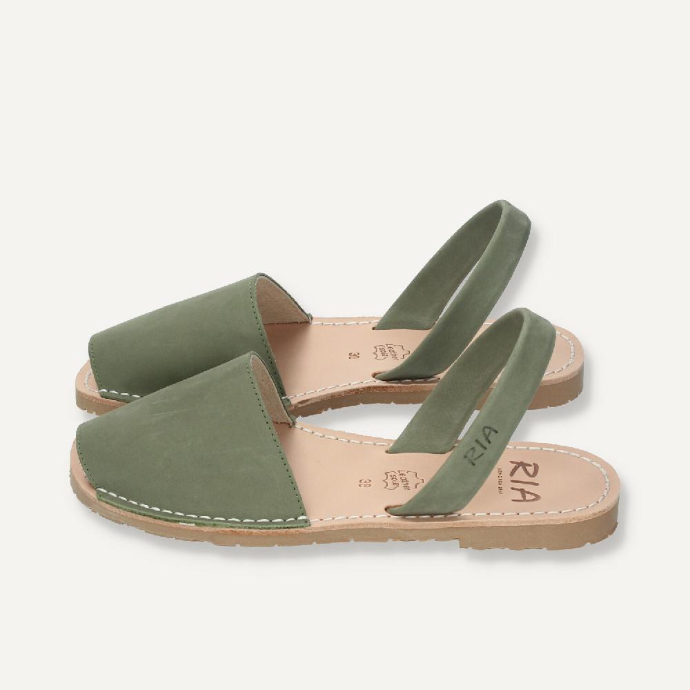 Ria Menorca Menorquina mujer Menorca Kaki