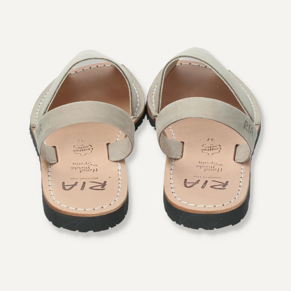 Ria Menorca Menorquina Mujer Menorca Papillón