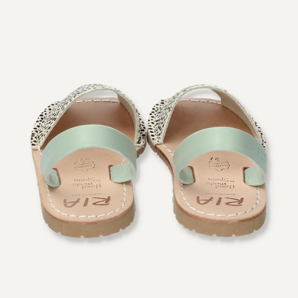 Ria Menorca Menorquina Niña Madagascar Pon Pon