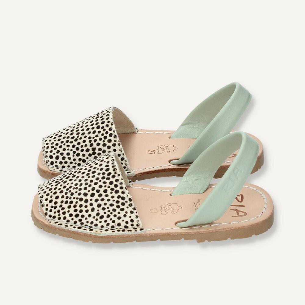 Ria Menorca Menorquina niña Madagascar Pon Pon