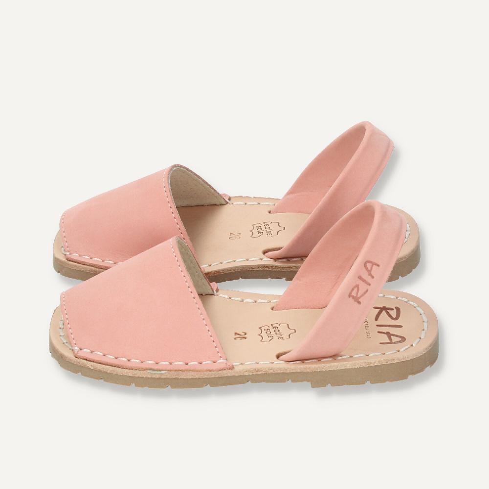 Ria Menorca Menorquina niña Menorca Melocoton