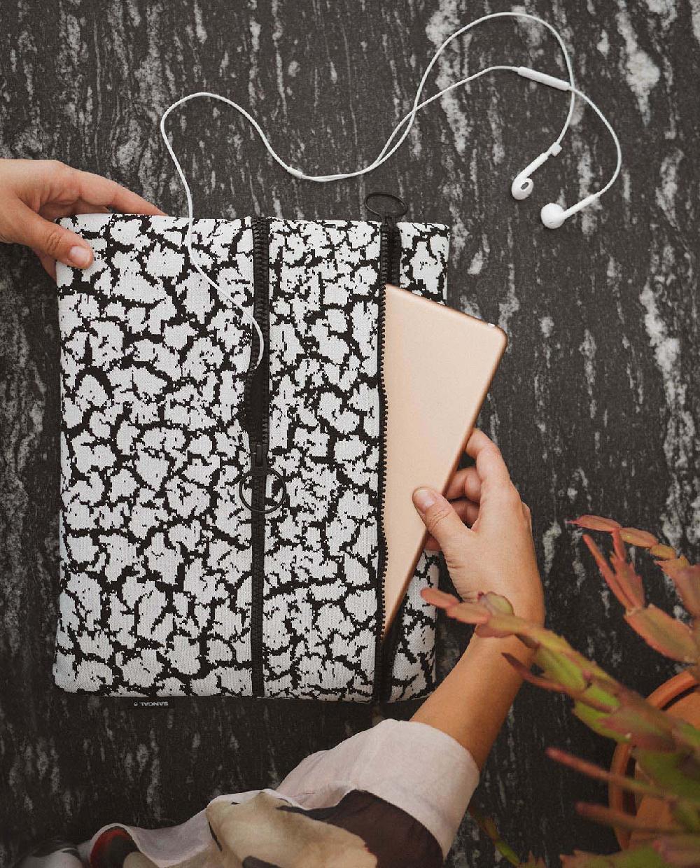 Sancal Rift Funda Protectora M - Blanca					 					32cm X 24cm