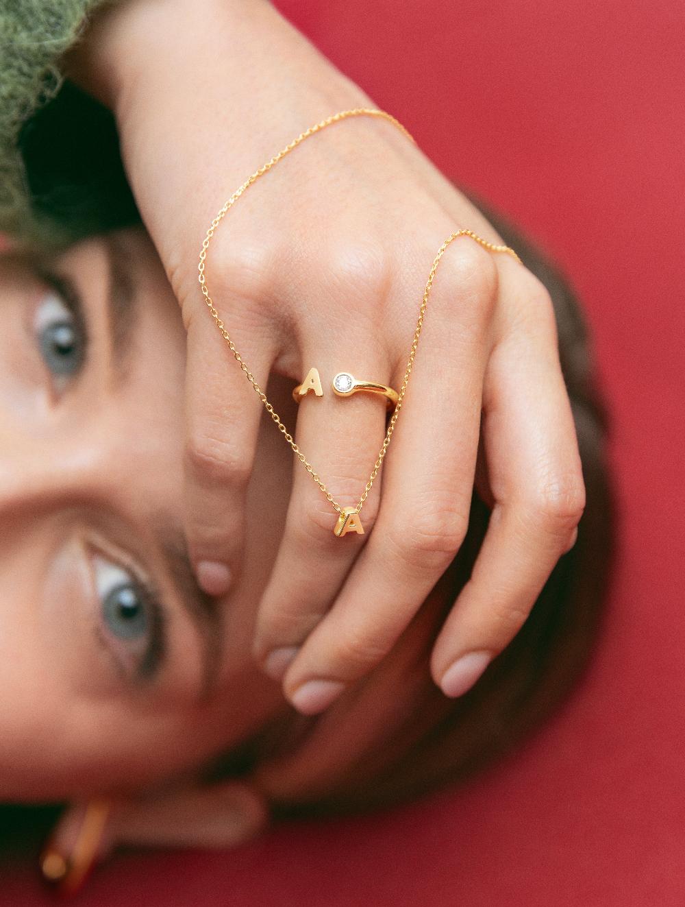 Singularu Anillo Personalizado Letter Spark Plata Baño Oro