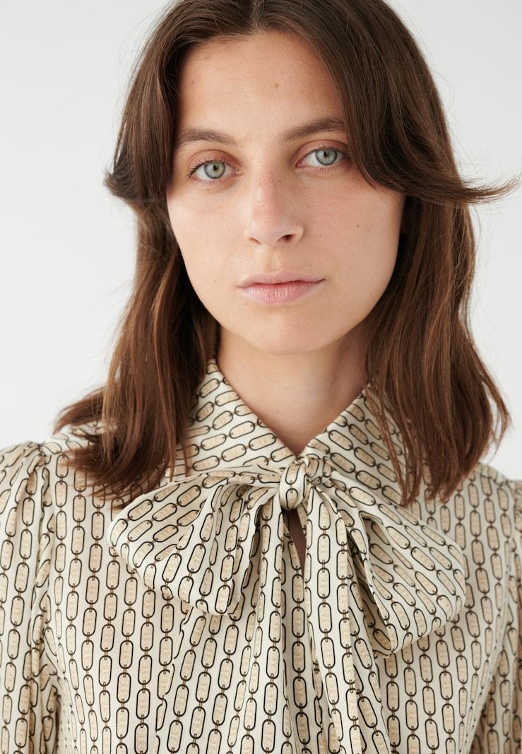 Sinned X About You Blusa 'Kikkidea' Dea Kudibal En Beige