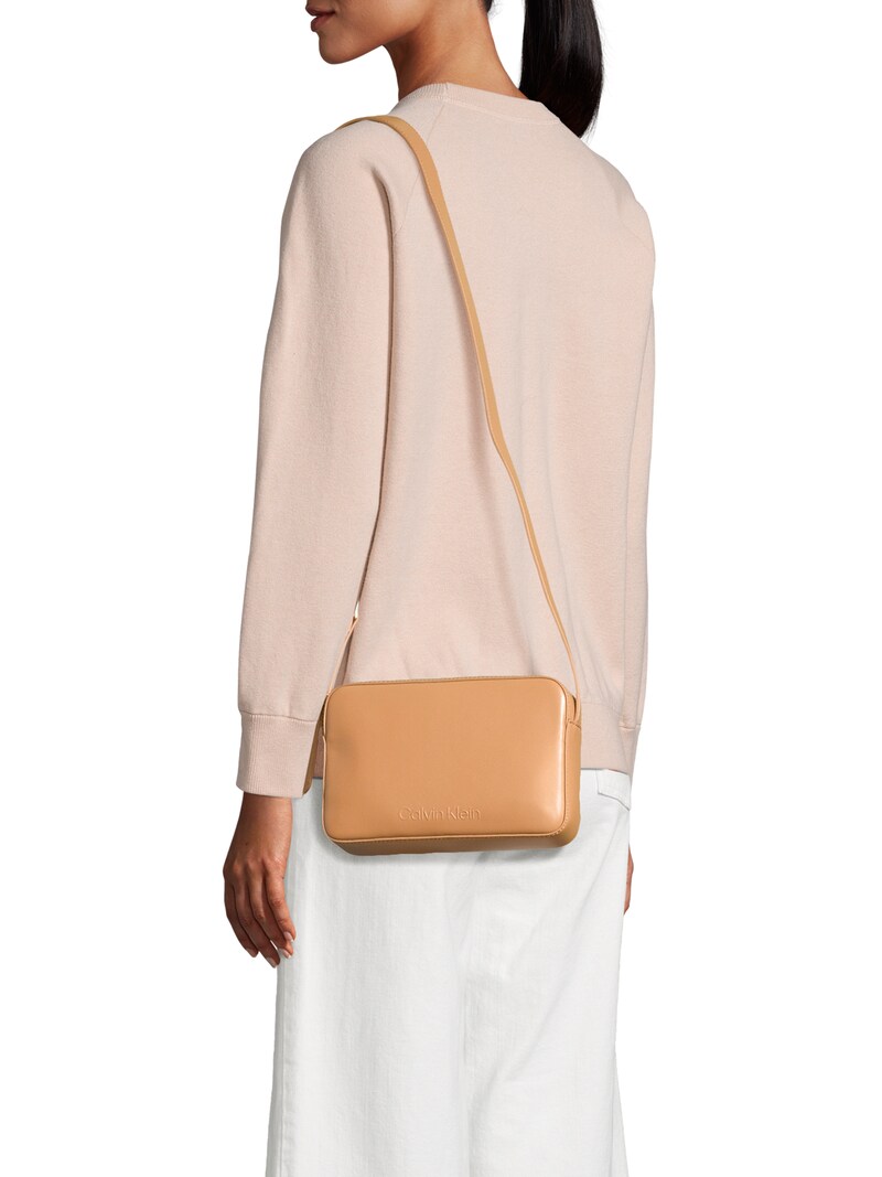 Sinned X About You Bolso De Hombro Calvin Klein En Marrón Claro
