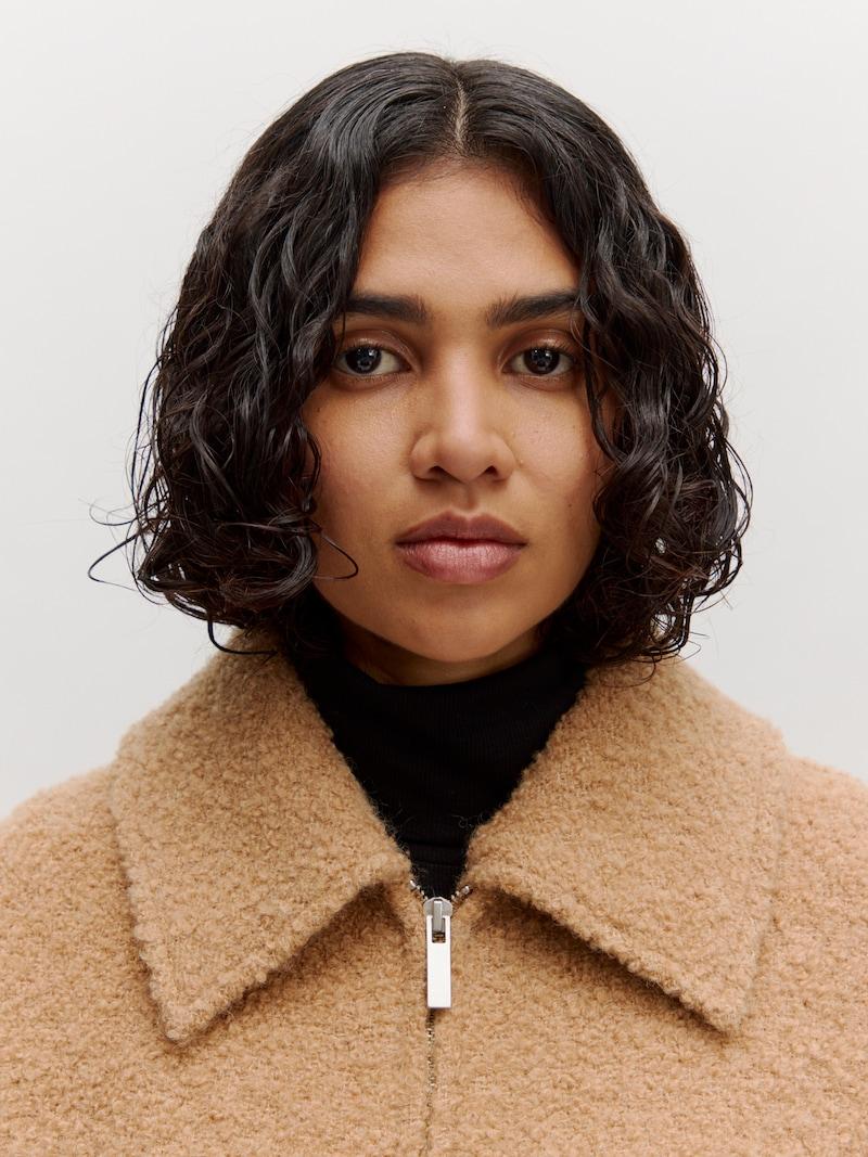 Sinned X About You Chaqueta De Entretiempo 'Machi' EDITED En Beige Camelo