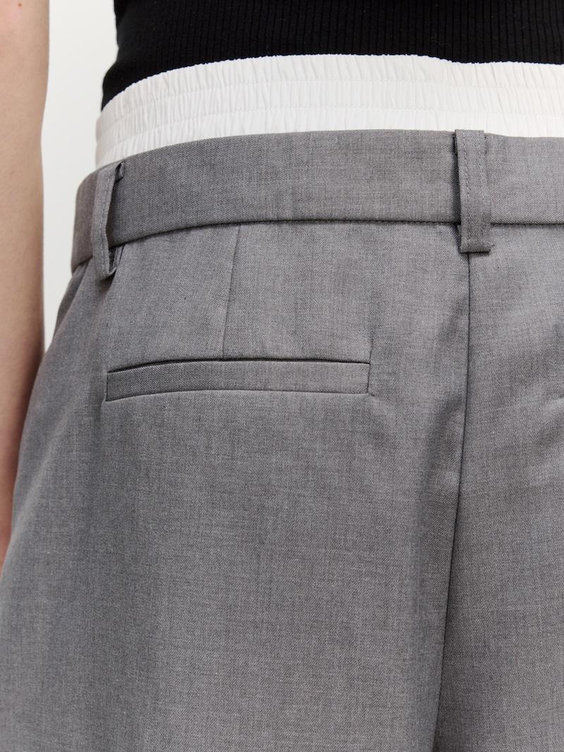 Sinned X About You Loosefit Pantalón Plisado 'Astrid' EDITED En Gris Oscuro