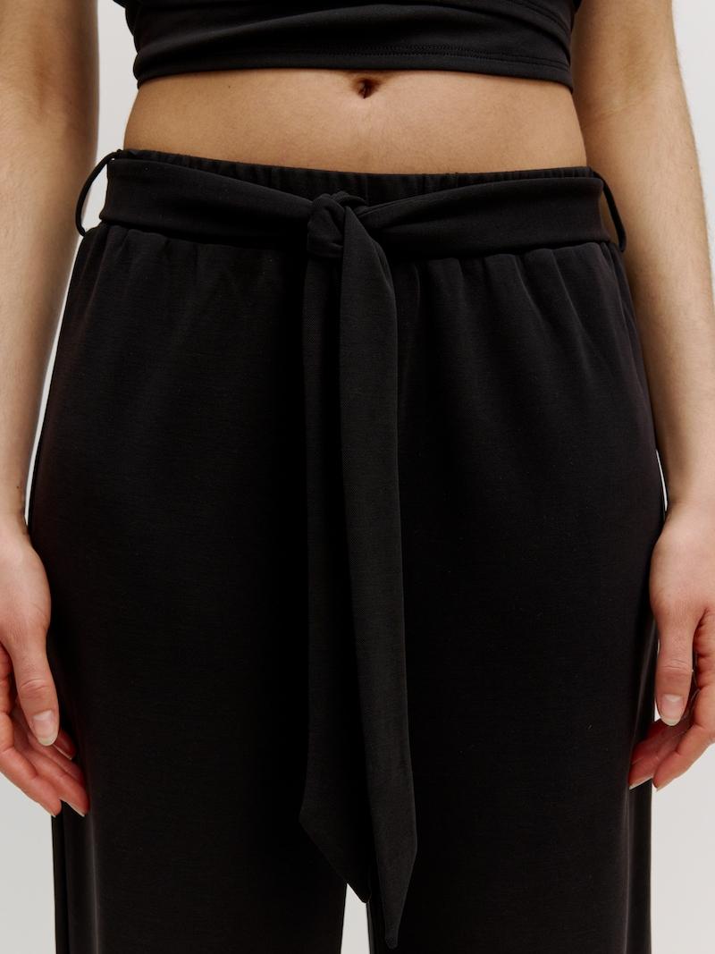 Sinned X About You Pierna Ancha Pantalón 'Anda' EDITED En Negro