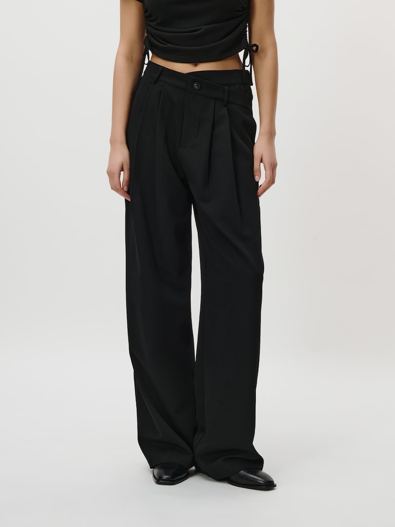 Sinned X About You Pierna Ancha Pantalón Plisado 'Svea' LeGer By Lena Gercke En Negro