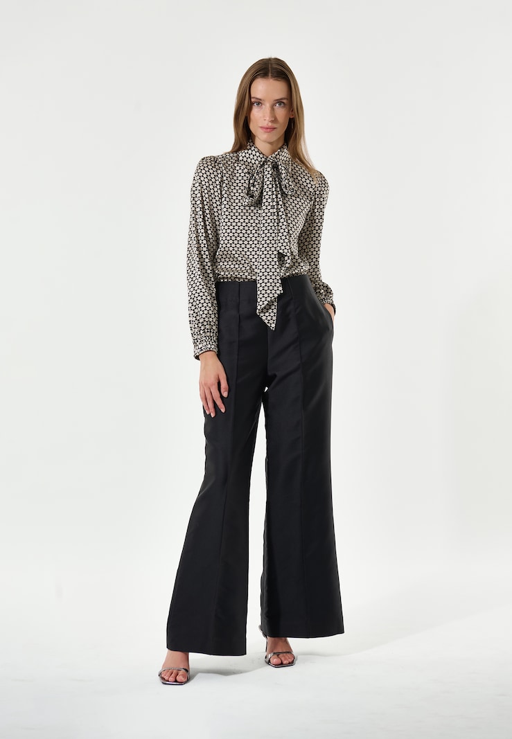 Sinned X About You Blusa Dea Kudibal En Negro