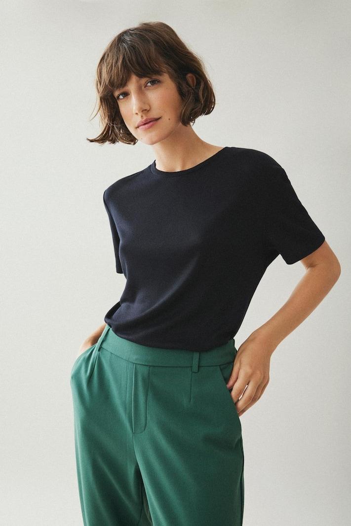 Sinned X About You Camiseta 'VIALEXIA' VILA En Negro