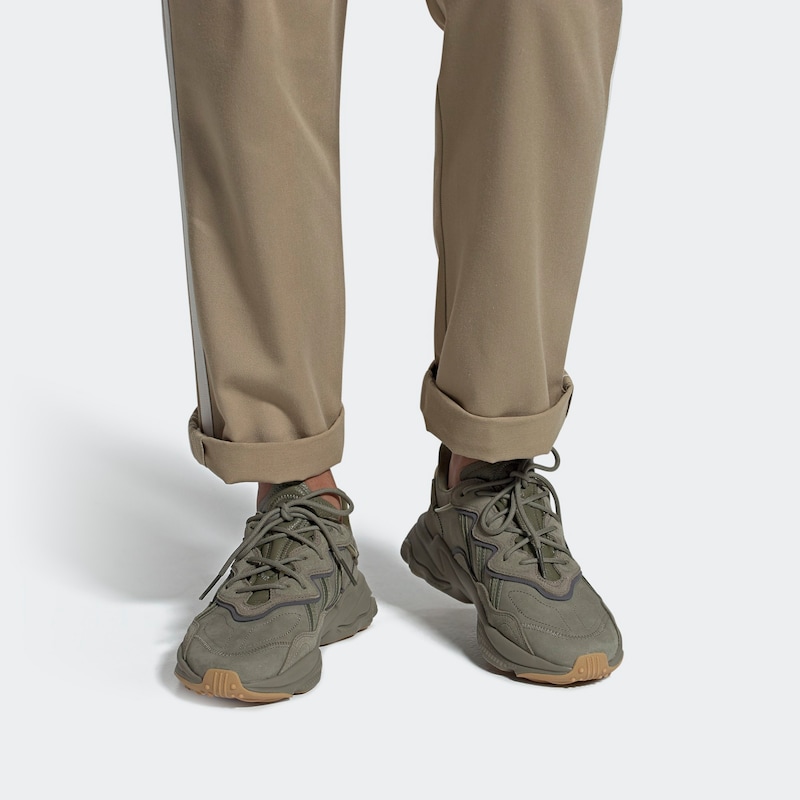 Sinned X About You Zapatillas Deportivas Bajas 'Ozweego' ADIDAS ORIGINALS En Caqui