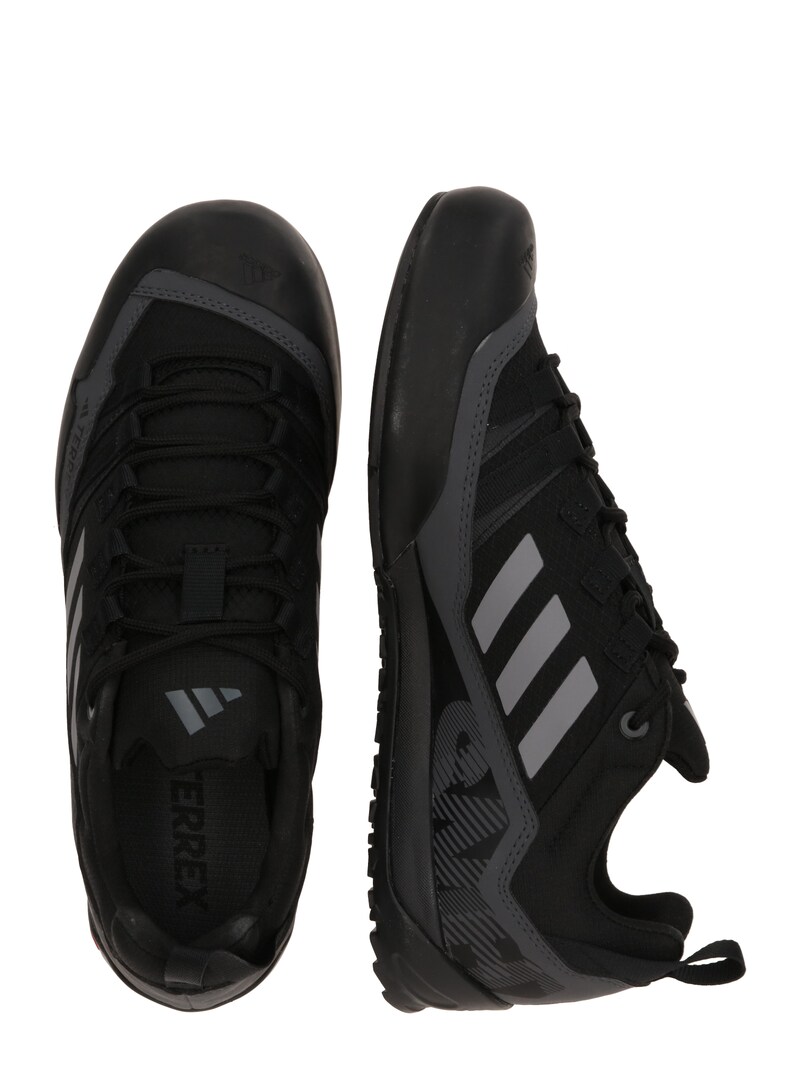Sinned X About You Zapatos Bajos 'Swift Solo 2.0' ADIDAS TERREX En Negro