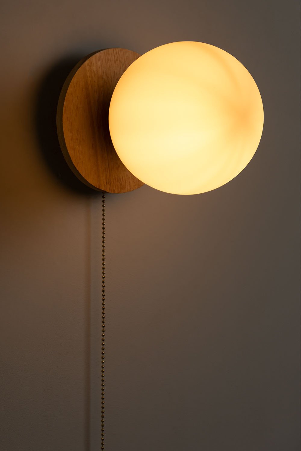 Sklum Aplique De Pared En Madera De Roble Con Bola De Cristal Kamp
