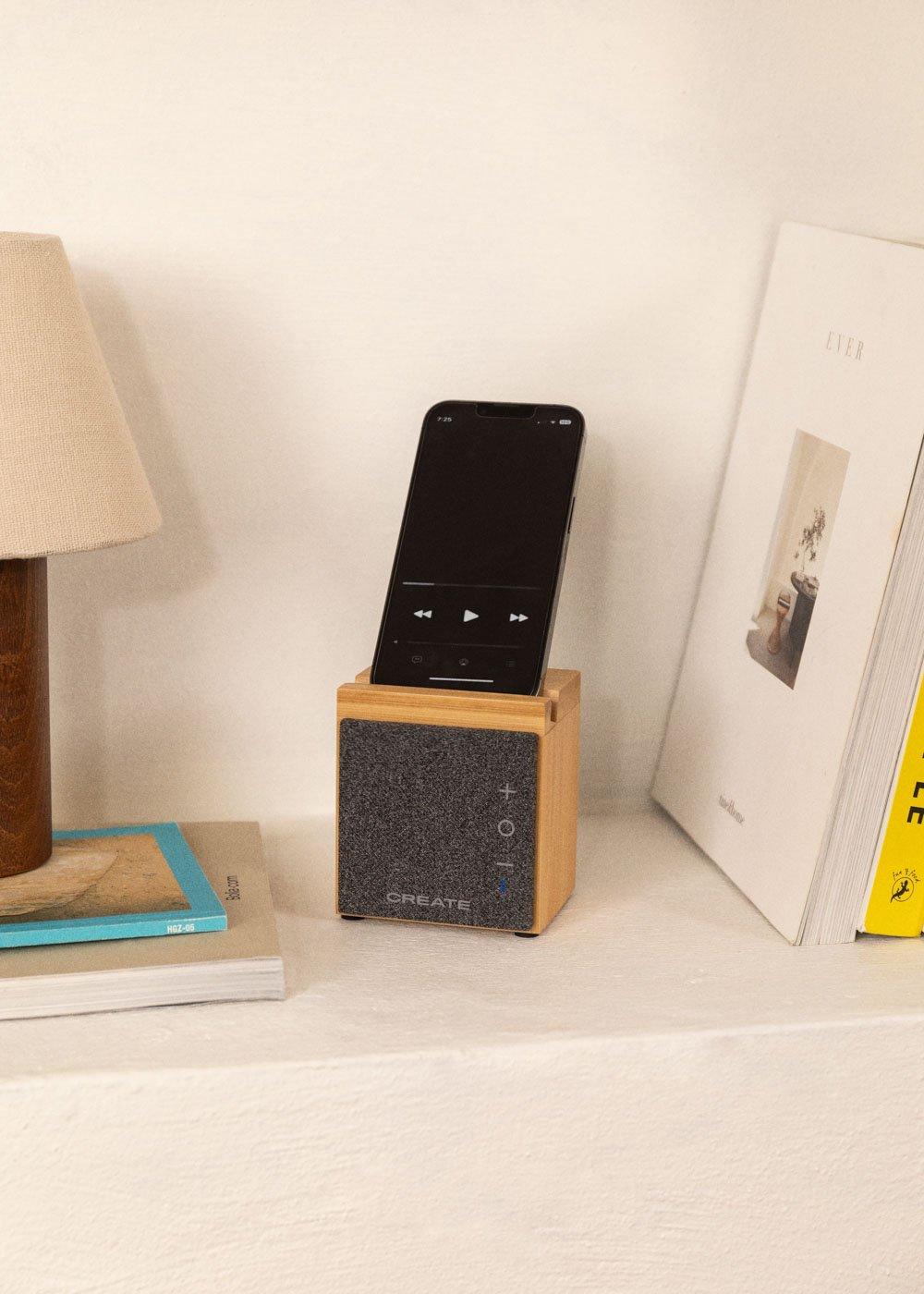 Sklum CREATE - SPEAKER MINI PRO BAMBOO - Altavoz Bluetooth De Bambú Con Soporte Para Smartphone