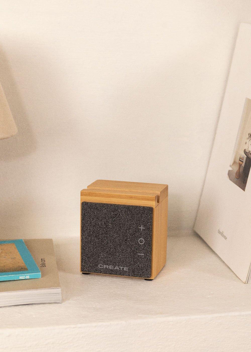 sklum CREATE - SPEAKER MINI PRO BAMBOO - Altavoz Bluetooth de bambú con soporte para smartphone