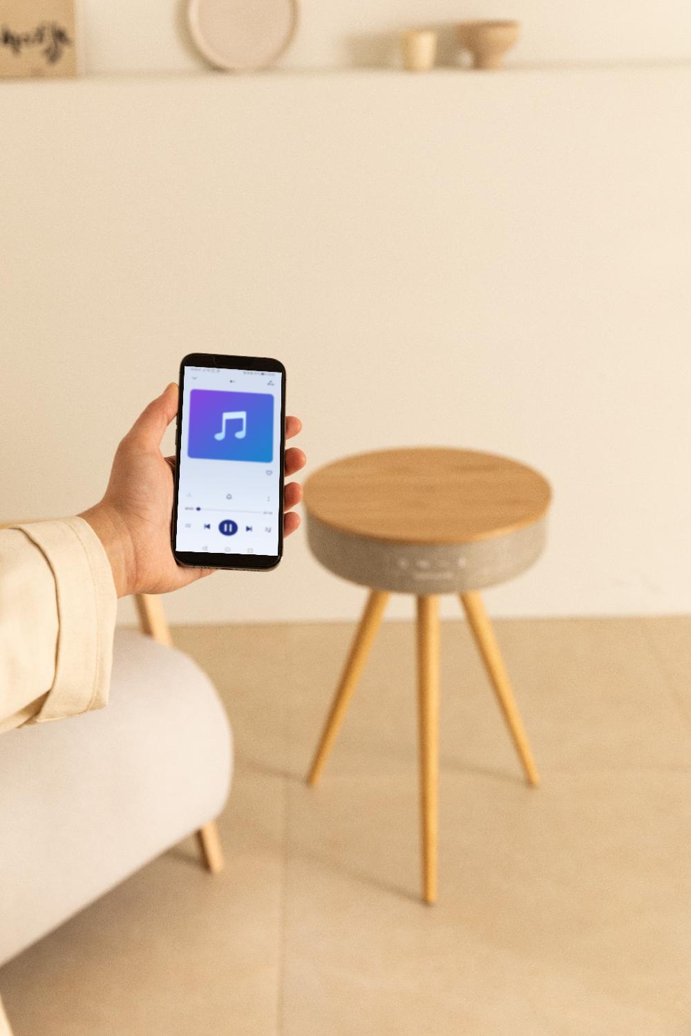 Sklum CREATE - SPEAKER TABLE 360 - Mesa Altavoz Con Sonido Omnidireccional 360º Bluetooth Y Carga Inalámbrica