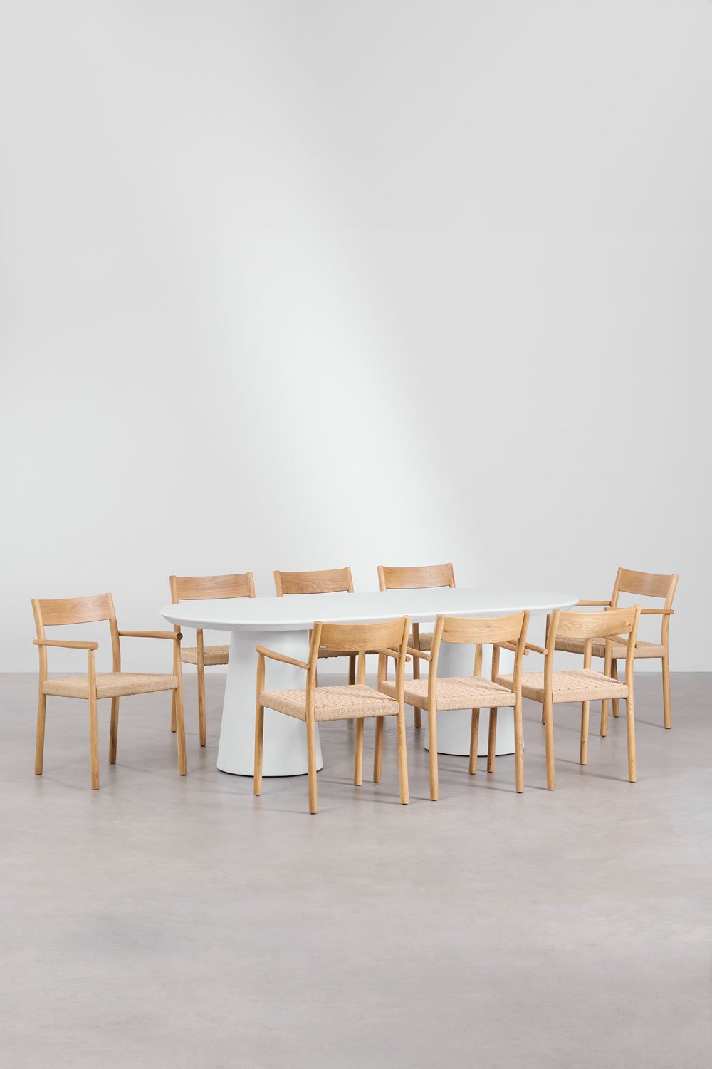 Sklum Noemi-Set Aus Ovalem Zementtisch (220 X 95 Cm) Und 8 Esszimmerstühlen Aus Eichenholz Und Geflochtenem Mara-Seil