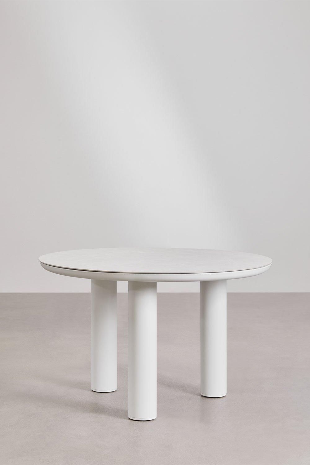 Sklum Ronde Tafelset Ø120 Cm In Keramiek En Aluminium Arken En 4 Tuinstoelen Met Armleuningen In Aluminium En Bouclé Stof Yervin