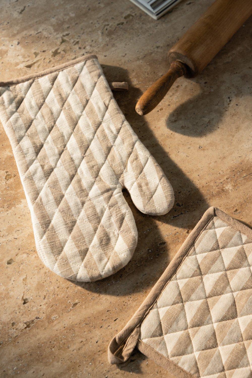 sklum Edouard Oven Glove and Cloth Set