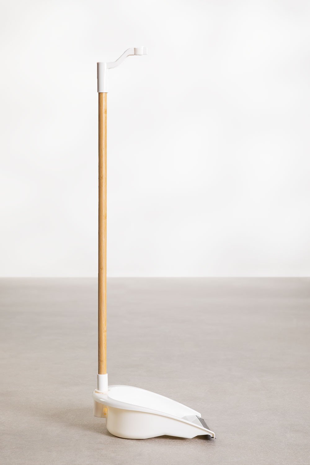 Sklum Escoba Y Recogedor En Madera Jalei