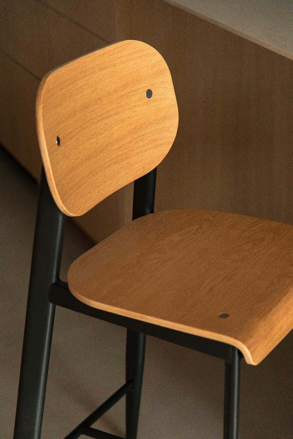 Sklum Tabouret Haut 67cm En Placage De Chêne Et Pieds Noirs And